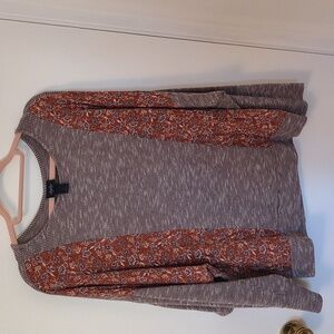 Contrasted long sleeve top